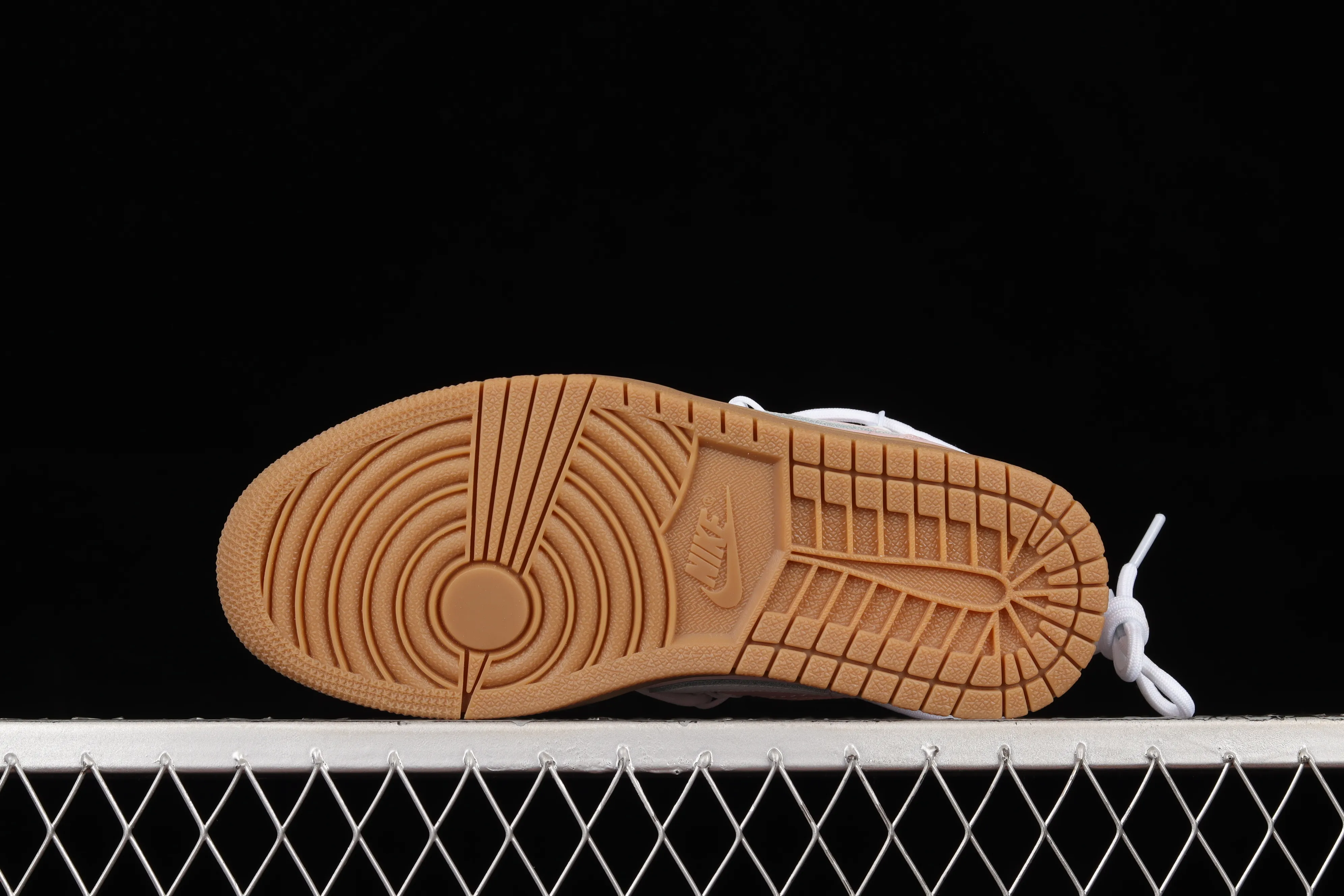 All categories Air Jordan Jordan series basketball shoes Air Jordan 1 Low Air Jordan 1 Low AJ1 Joe 1 customized version Vibe flavor deconstruction sports culture basketball shoes DC0774-601
